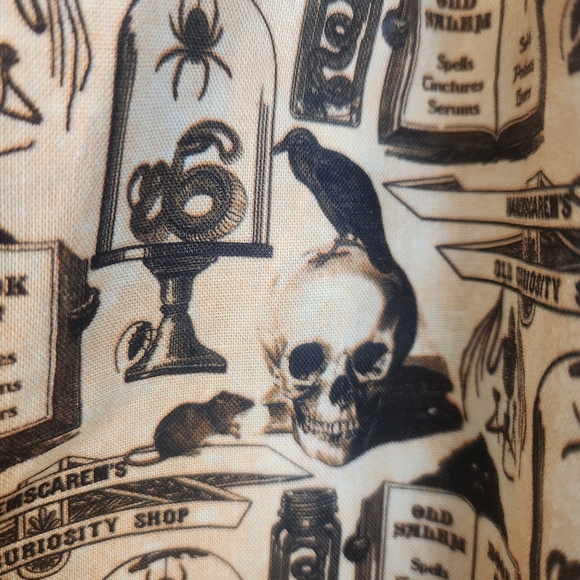 Old Curiosity Shop Print Mini Skirt Handmade Medium (5323) - Picture 3 of 3